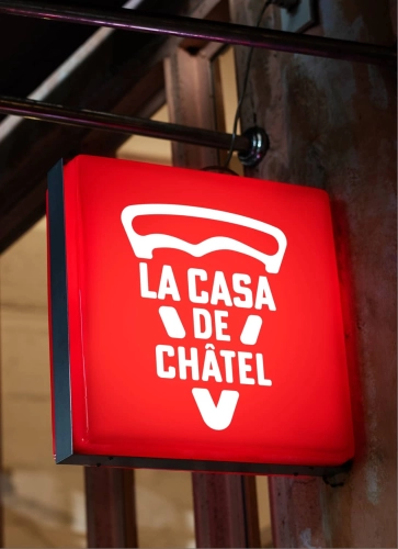 Designing a logo for LA CASA DE CHATEL